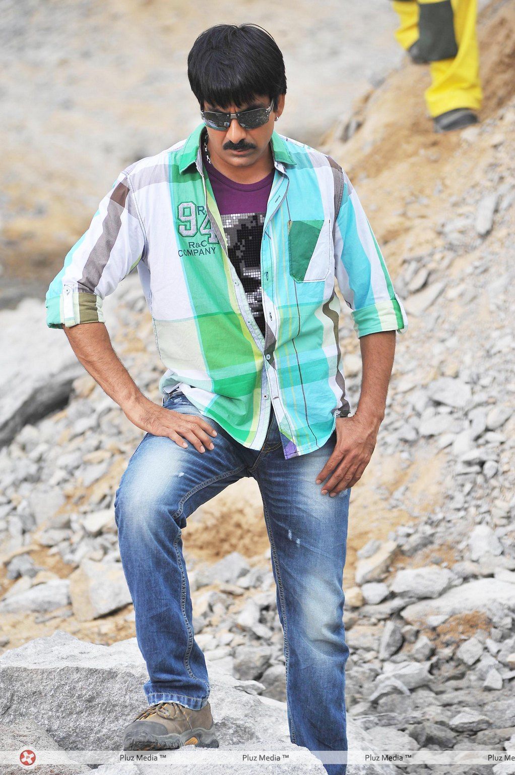 Ravi Teja - Ravi Teja in Nippu Movie Stills | Picture 131074